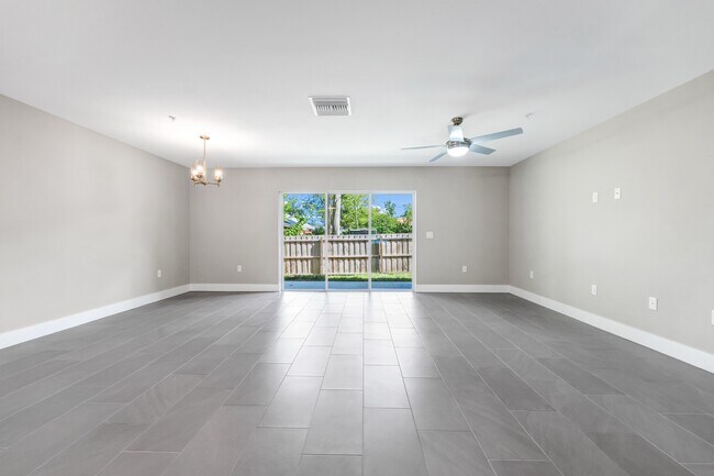 Building Photo - 37 SE 15th Terrace