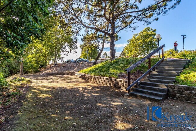 Building Photo - 138 Warwick Dr