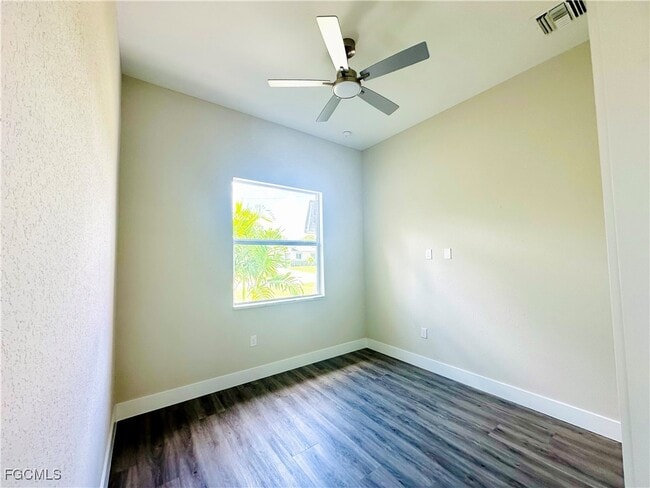 Building Photo - 771 Gaylord Ave S