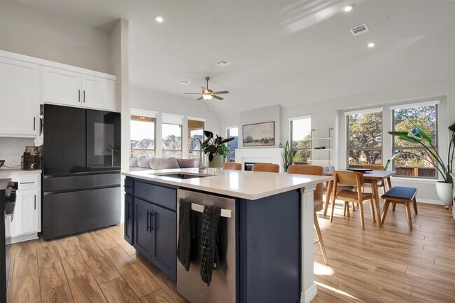 Building Photo - 104 Pin Cherry Pass