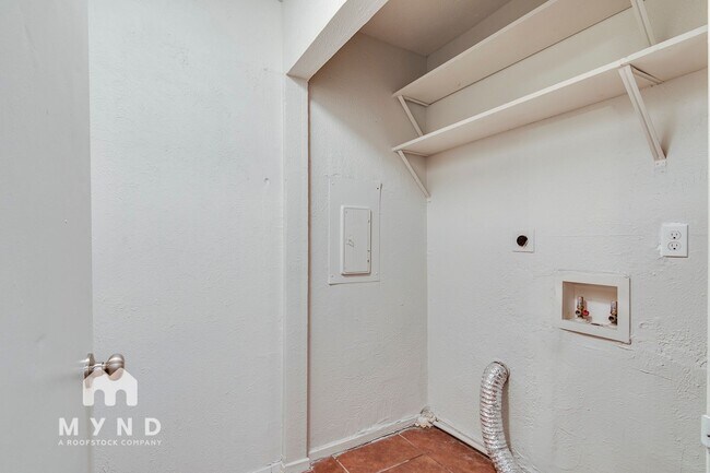 Building Photo - 3237 Chalmette Ct