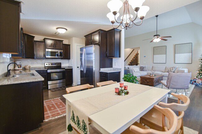 Building Photo - Pet Friendly Three Bedroom with Bonus!