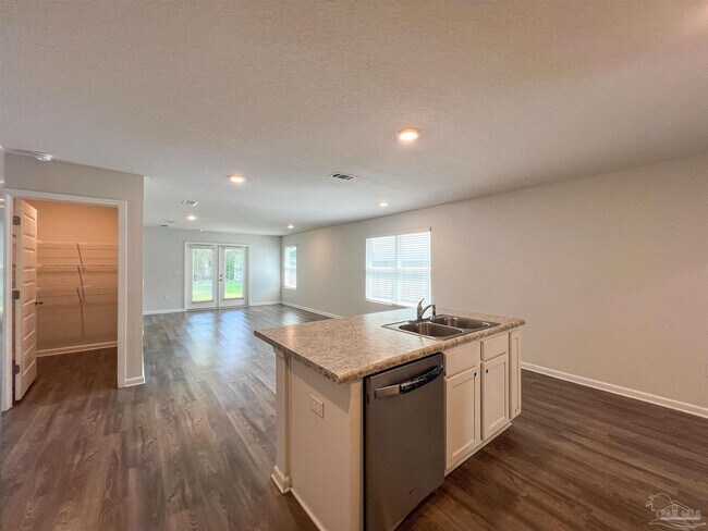 Building Photo - 5257 Peach Dr