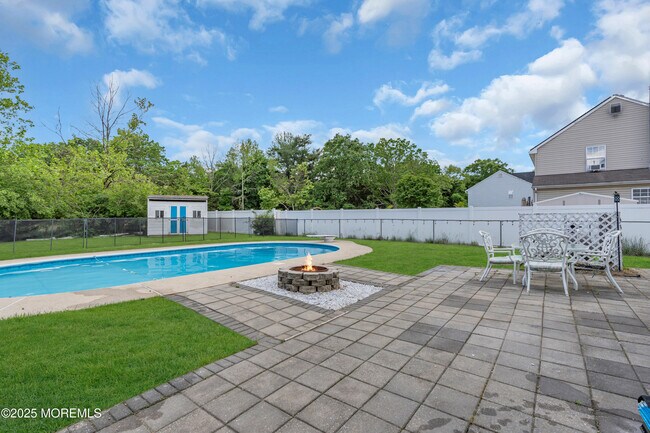 Building Photo - 210 Wingate Ct