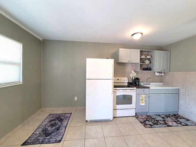 Building Photo - 5401 E 14th Ave