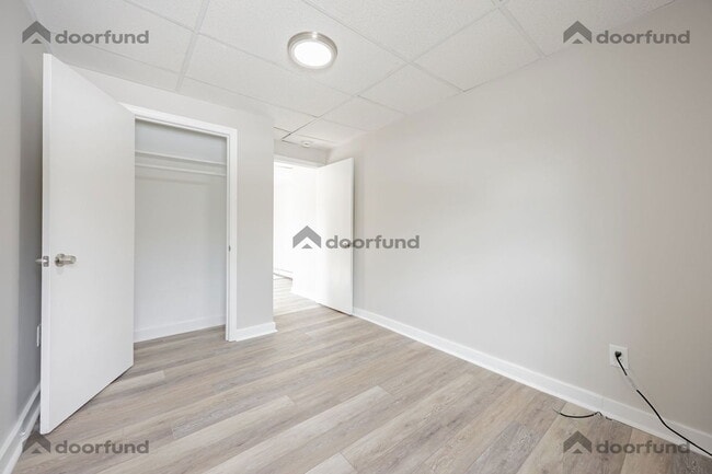 Building Photo - 4 Balloon Landing