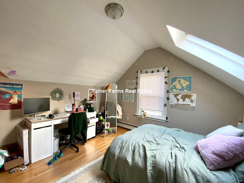 Building Photo - 13 Sachem St