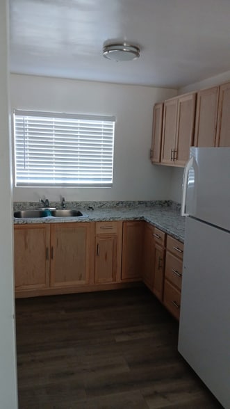 Primary Photo - 190 W Alamo St