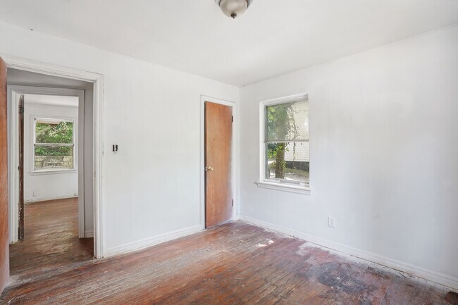 Building Photo - 7827 Rugby Ave