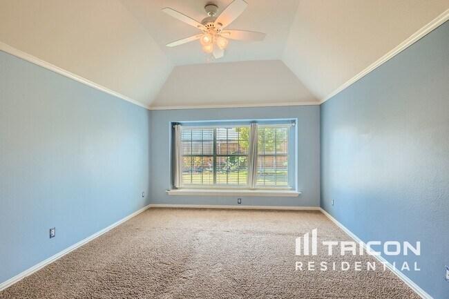 Building Photo - 6018 Holly Crest Ln