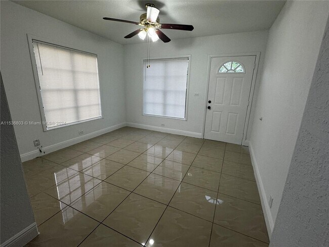 Building Photo - 1060 NW 116th St