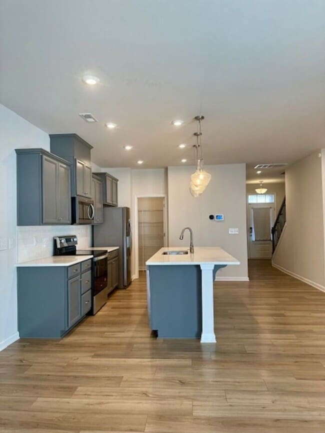 Building Photo - 3BR/2.5BA w/ Quartz Kitchen + Garage in North Charlotte