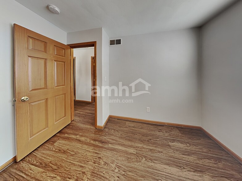 Building Photo - 3042 Bauer Dr