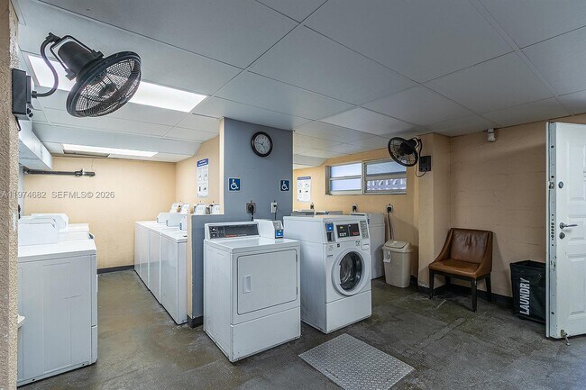 Building Photo - 121 Golden Isles Dr