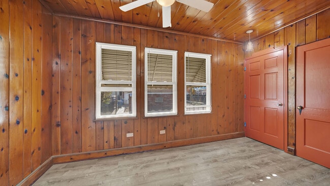 Building Photo - 3143 W 53rd Pl