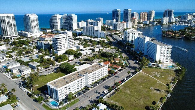 Building Photo - 550 Bayshore Dr