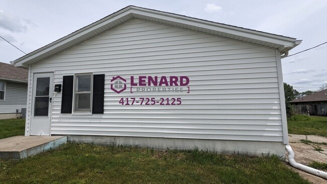 Building Photo - 446 N Claud Ave