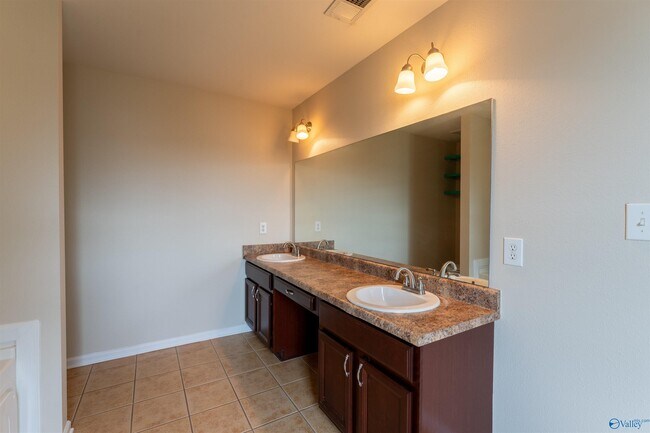 Building Photo - 3474 Avalon Lake Dr SW
