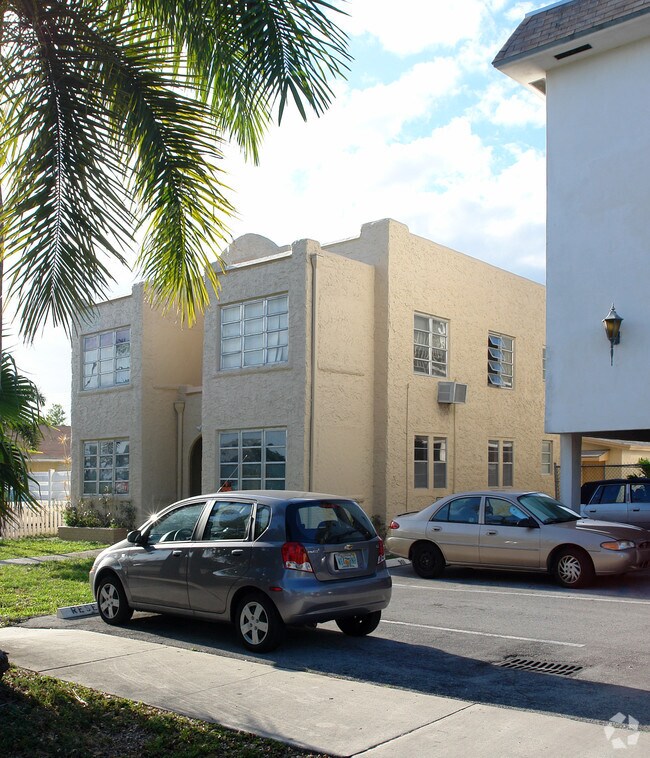 Building Photo - Leroy Apartments