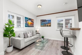 Building Photo - Charming comfy Studio in La Jolla Village!