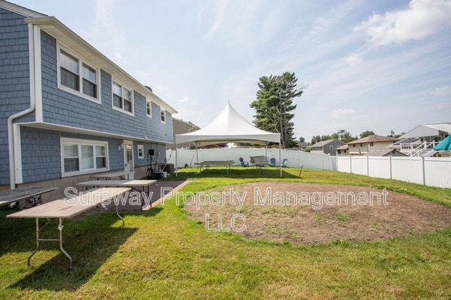 Building Photo - 319 Davistown Rd
