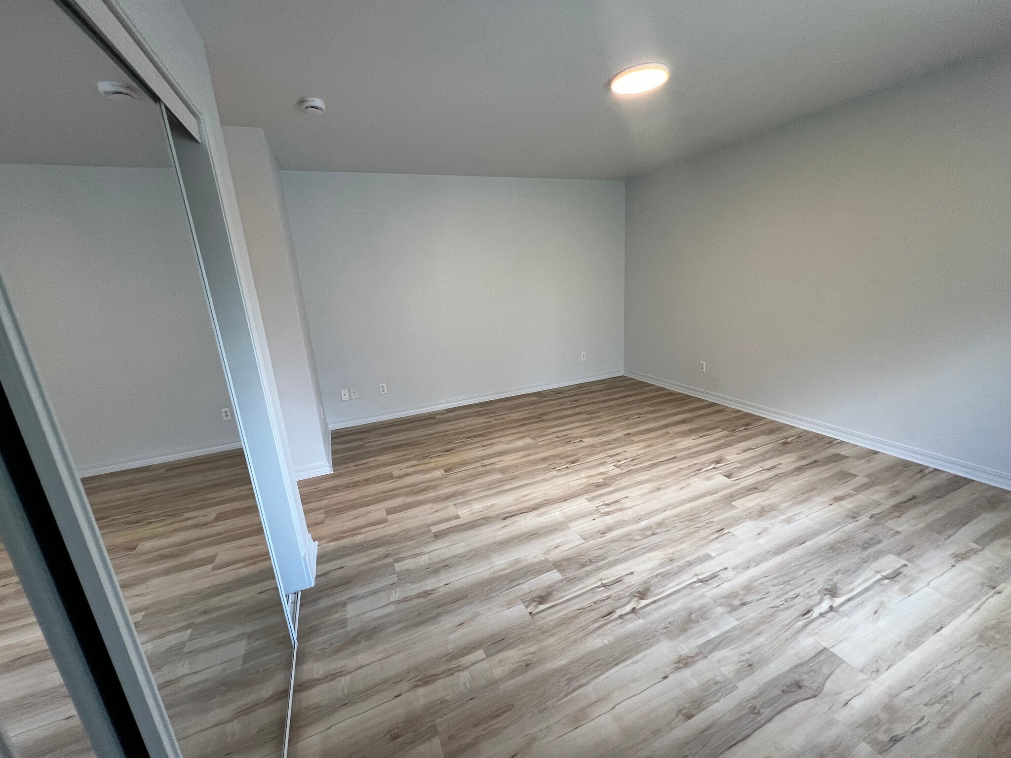 Master bedroom - 224 W Loucks St