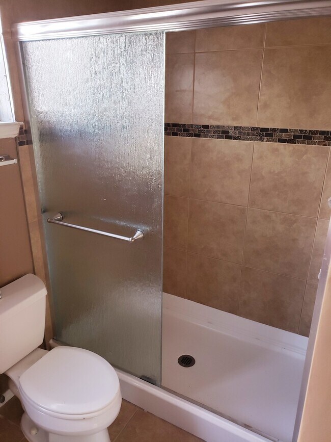Building Photo - 3 BR 2 BA Home  nearJuan Tabo and 1-40. Showing Monday 6/15