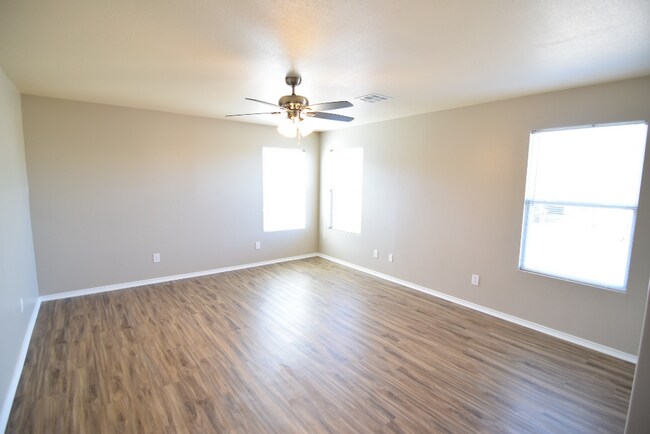 Building Photo - 3309 Regency Dr