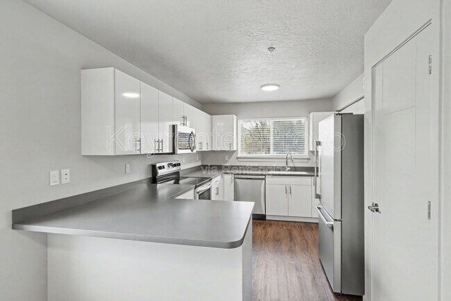 Building Photo - 64 W 600 S