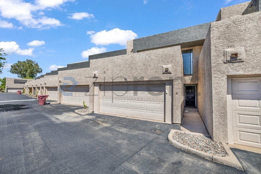 Building Photo - Unit 10