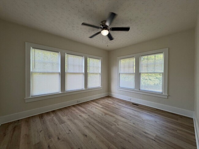 Building Photo - 918 Darlington Way SW