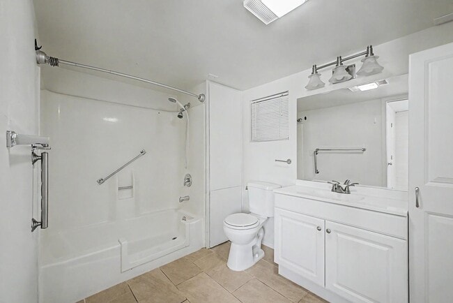 Building Photo - 10606 W Oakmont Dr