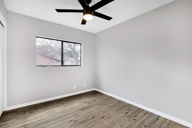 Building Photo - 7106 Grassy Trl
