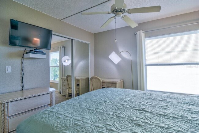 Building Photo - 900 Cove Cay Dr