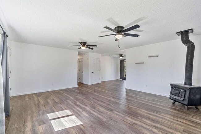 Building Photo - 31331 Auberry Rd