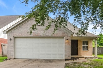Building Photo - 9961 Fox Run Dr
