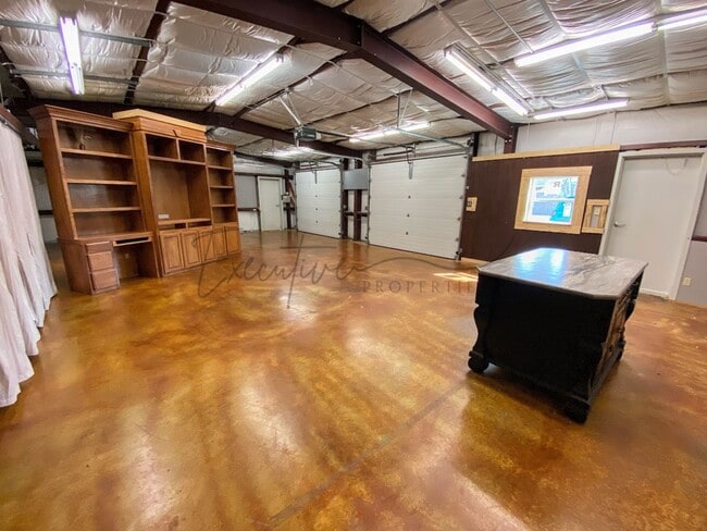 Building Photo - Studio Apartment for Rent – Central AC, Fu...
