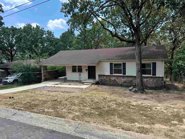 Primary Photo - 4423 West Dr
