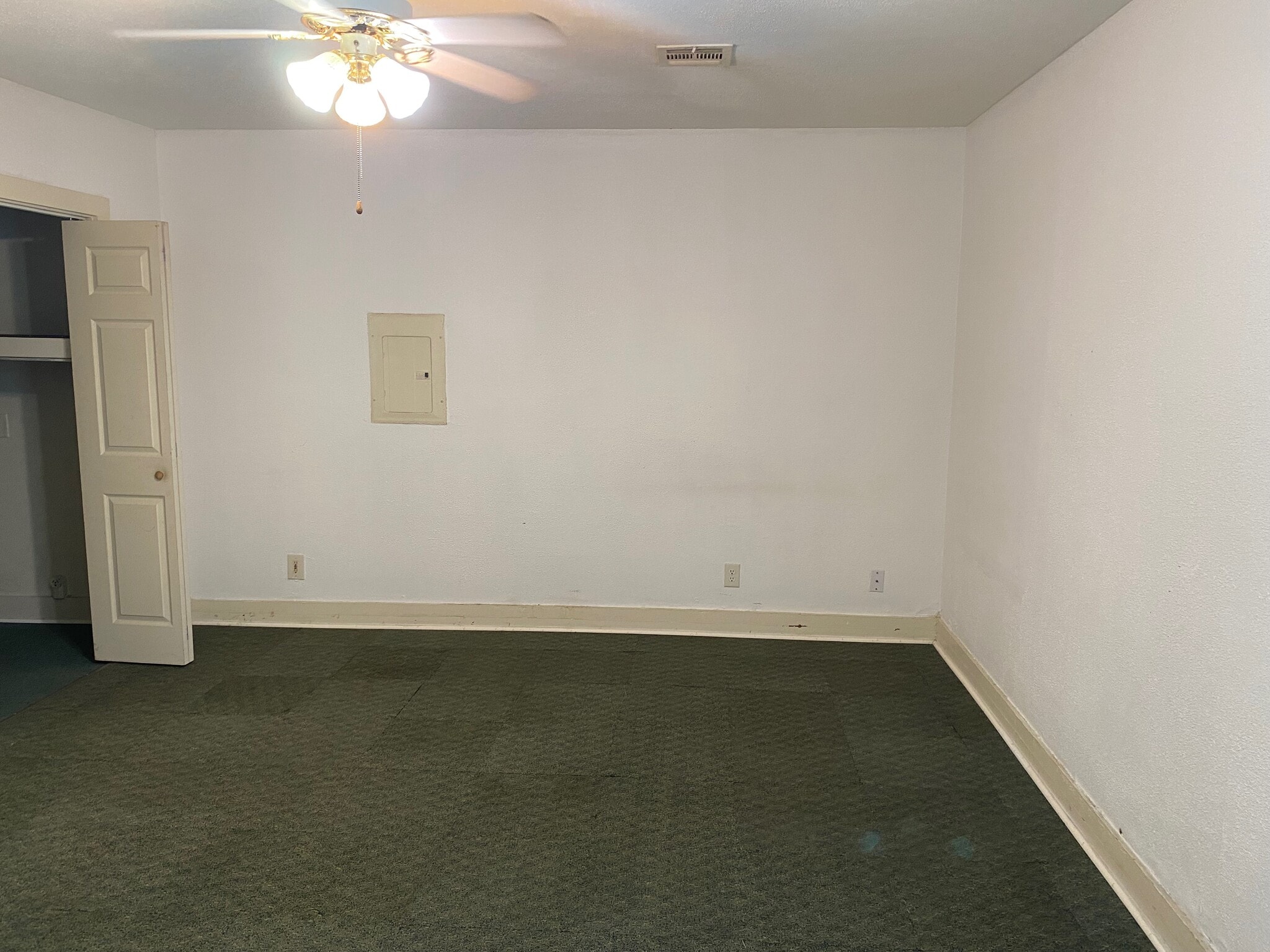 Building Photo - 611 Fredonia St