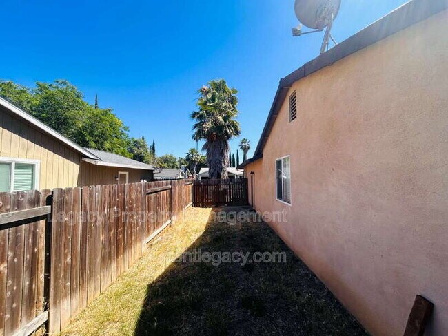 Building Photo - 6841 Castleberry Cir