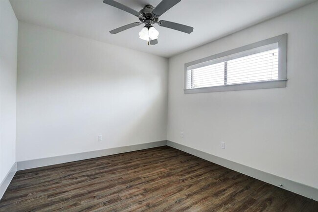 Building Photo - 4300 Rosslyn Rd
