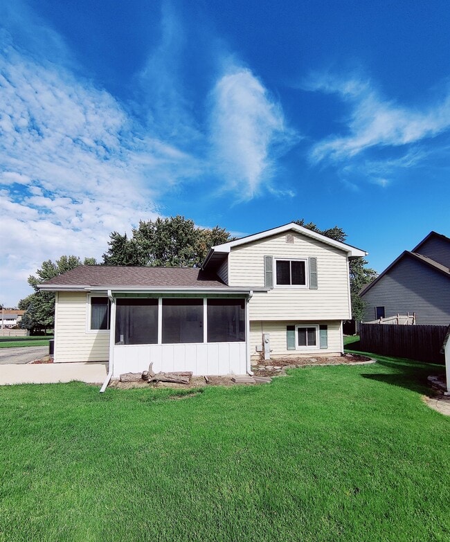 Building Photo - 1362 Grace Cir