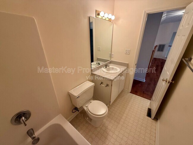 Building Photo - 327 St Thomas Dr