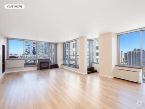 Building Photo - 225 W 60th St