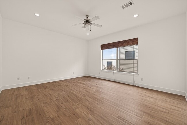 Building Photo - 724 Ruthven St