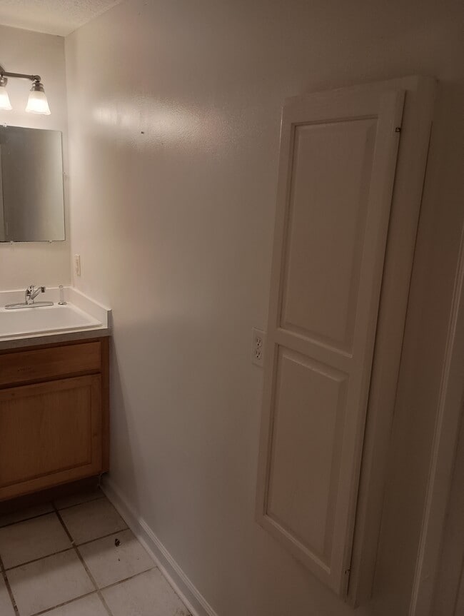 Building Photo - 9 SW 18th Ave