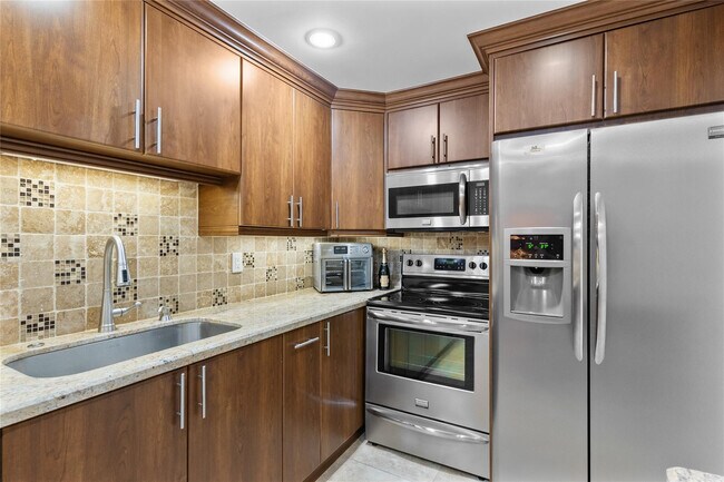 Building Photo - 4250 Galt Ocean Dr