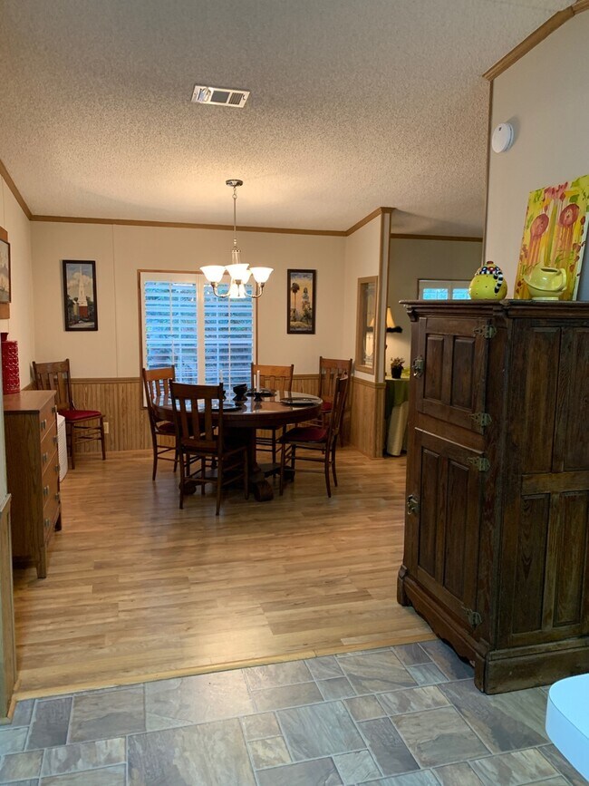 Building Photo - Furnished spacious 3/2.5 home. Corporate a...