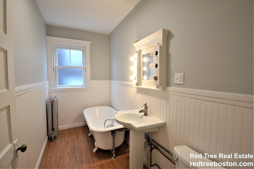 Building Photo - 82 Montebello Rd