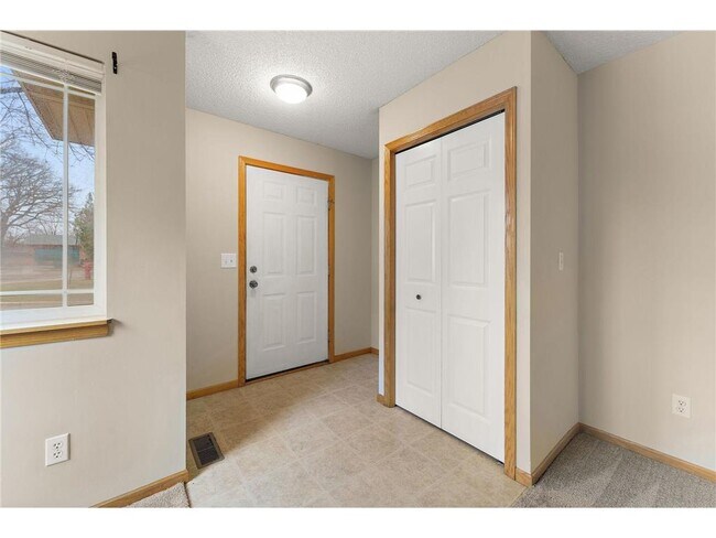 Building Photo - 14975 Pinto Ln